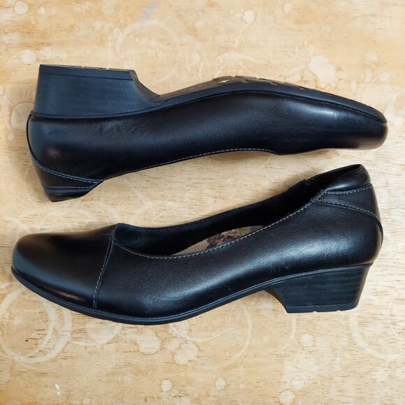 Taos Connection Women's US 7 Black Leather Slip On Pump Low Heel Shoes EUC - Picture 5 of 9